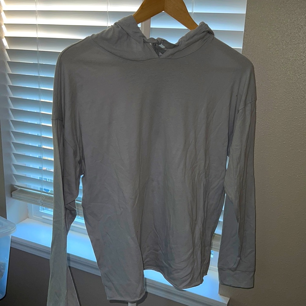 Grey cropped no seam hoodie.